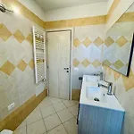 - Sleeps 6 Lejlighed
