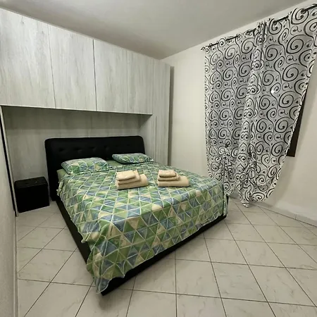 - Sleeps 6 דירה ואלדוריה