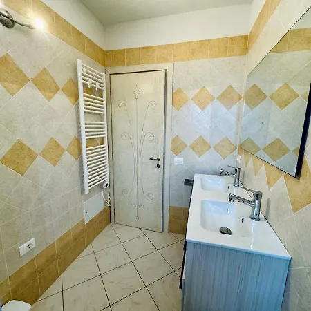 - Sleeps 6 דירה